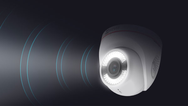 Camera Ezviz C4W phòng vệ bằng đèn và âm thanh