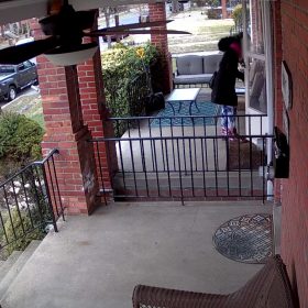 Ezviz H8 Pro 3K Camera trong nhà xoay ngang 360°, độ phân giải 2880 x 1620